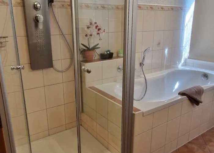 بيت ضيافة Galeriecafe Und Ambiente تسيتاو